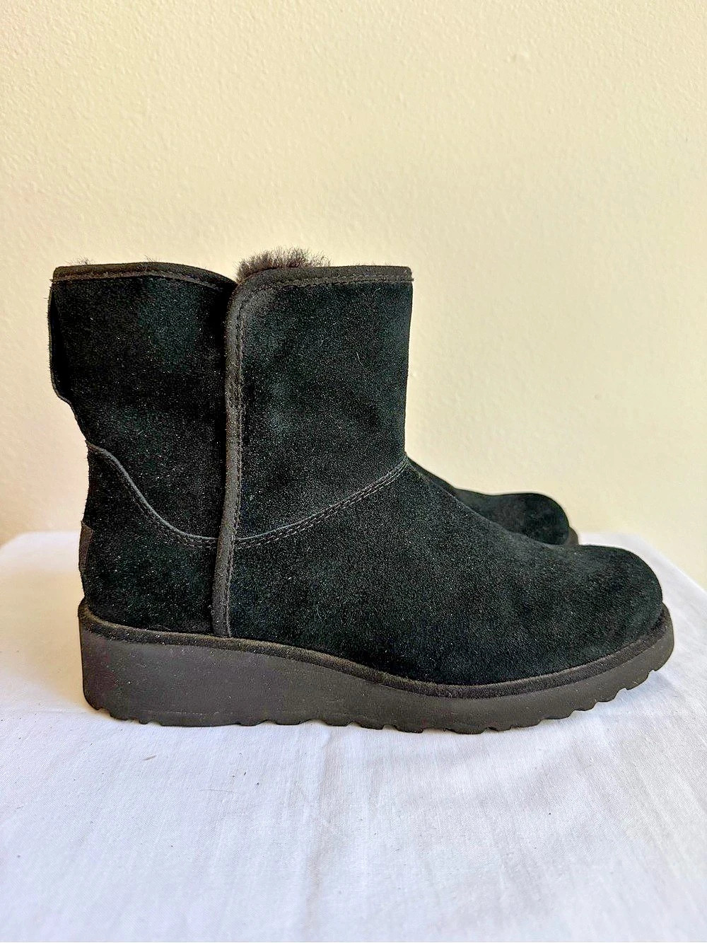UGG Kristin Black Suede Shearling Mini Boots – Women’s 6.5
